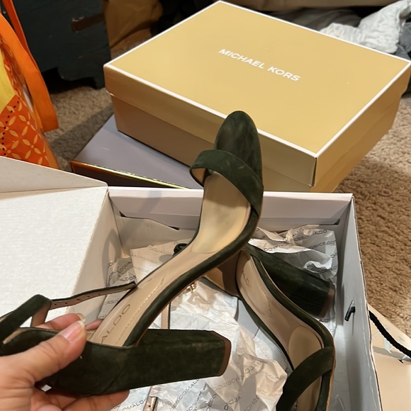 Aldo suede size 6 ankle strap heel - Picture 4 of 5